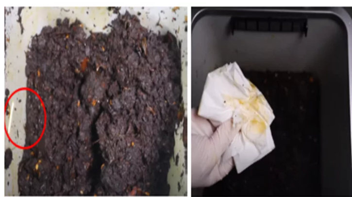벽면 청소가 되지 않아 묻어있던 음식물 잔해로 인한 곰팡이