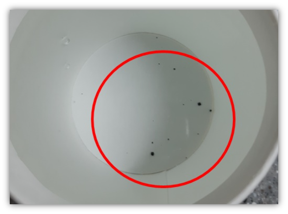 1. 활성탄 가루 (검은색)